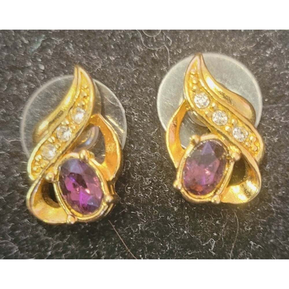 Vintage Signed Avon Purple Amethyst Glass Goldtone Flourish Deco Design Earrings